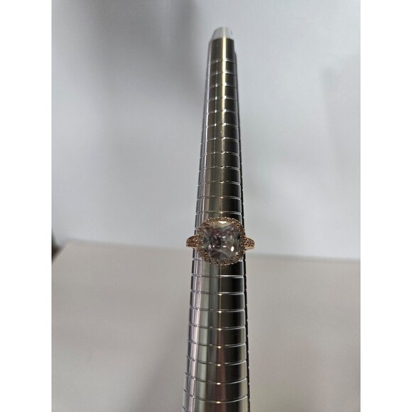 unbranded Jewelry - Gold Tone Ring Size 7 Large Rhinestone with Smaller Rhinestones